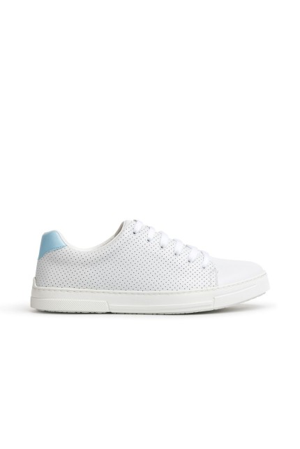 CASUAL – white lace-up trainers - Comfort & durability