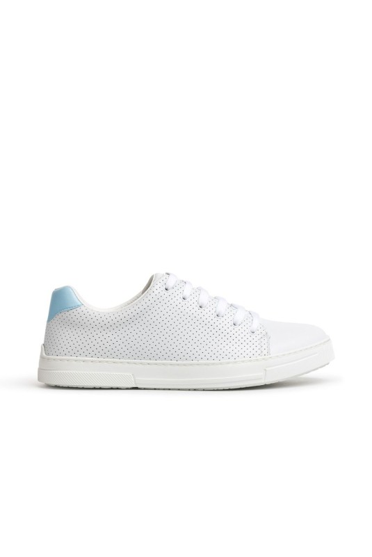 CASUAL – white lace-up trainers - Comfort & durability