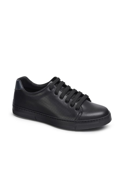 CASUAL – black lace-up trainers - Comfort & durability