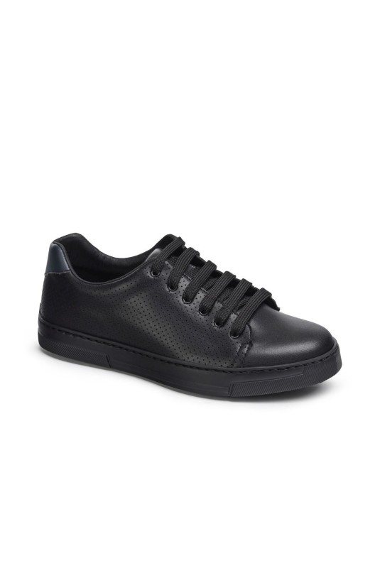 CASUAL – black lace-up trainers - Comfort & durability