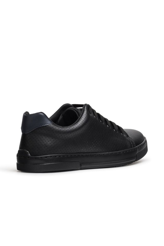CASUAL - schwarze Sneaker mit Schnürsenkeln
