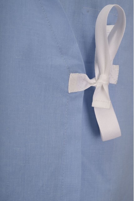 KEA - Krankenhemd, blau, gekreuzter Rücken, Zopfve